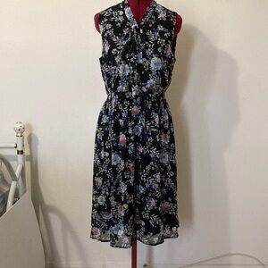 JUSTFAB Size M blue with flowers sleeveless dress, bow tie V neck.
